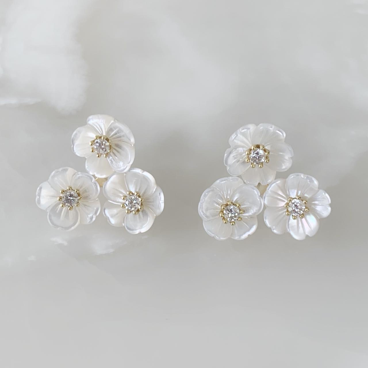 Aretes de Flores en Madre Perla y Plata Dorada 12-AR-L18A00