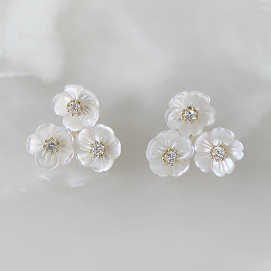 Aretes de Flores en Madre Perla y Plata Dorada 12-AR-L18A00