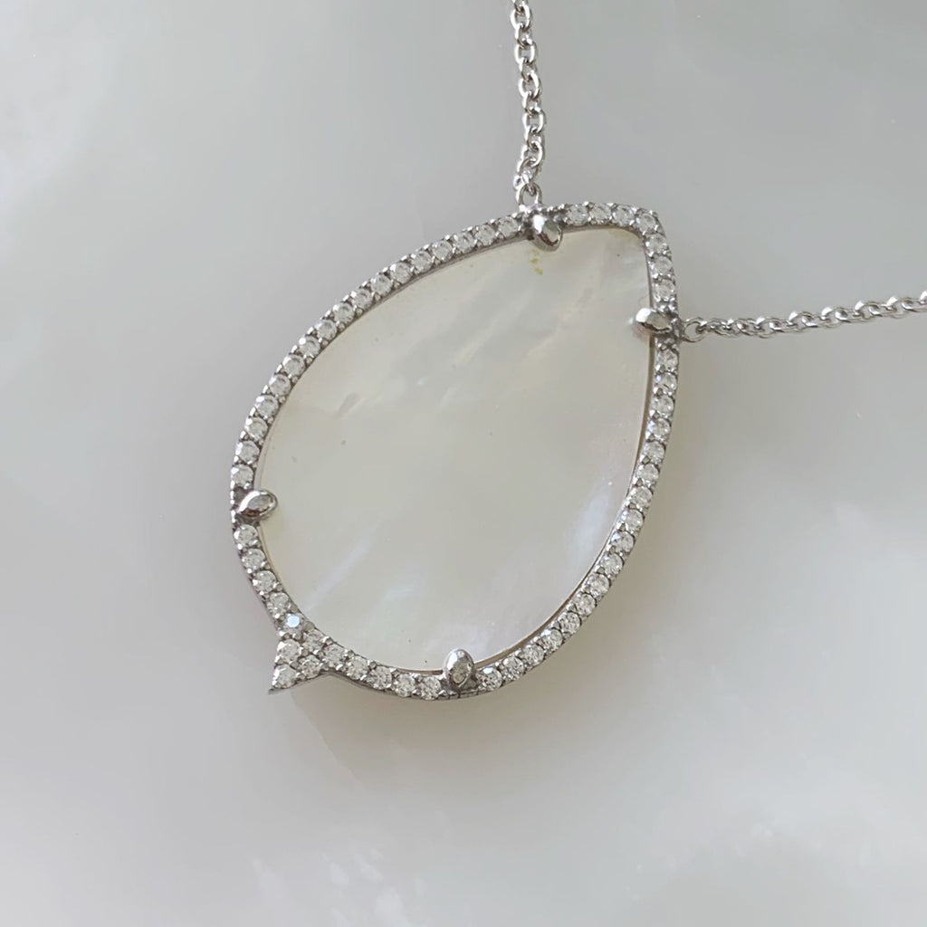Juego de Cadena Dije y Aretes de Gota en Madre Perla con Plata 25-CD-AR-L19-L43