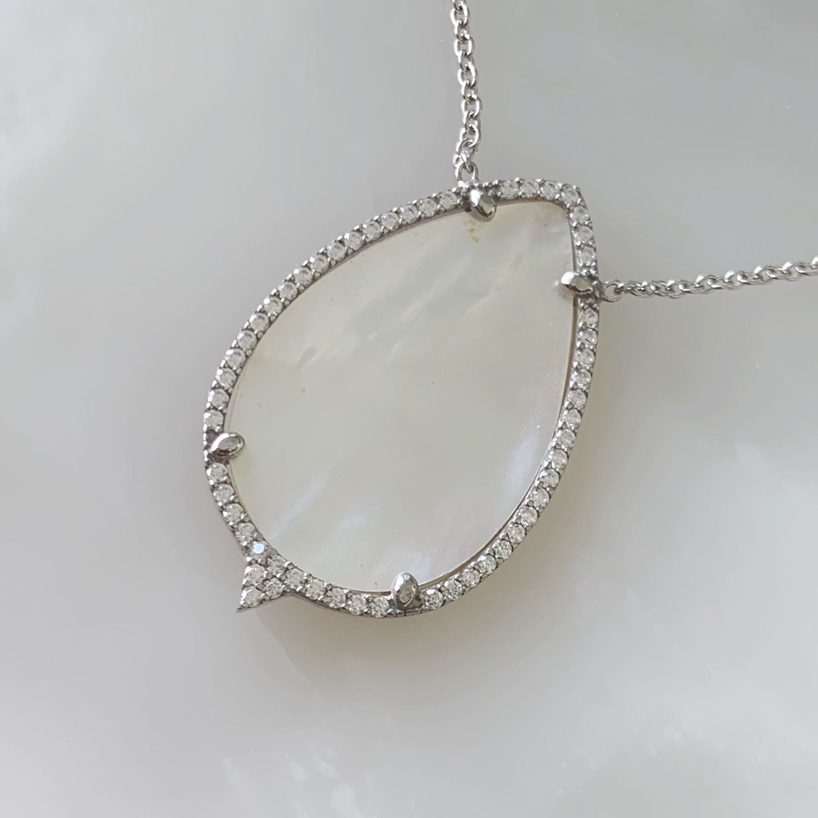 Juego de Cadena Dije y Aretes de Gota en Madre Perla con Plata 25-CD-AR-L19-L43