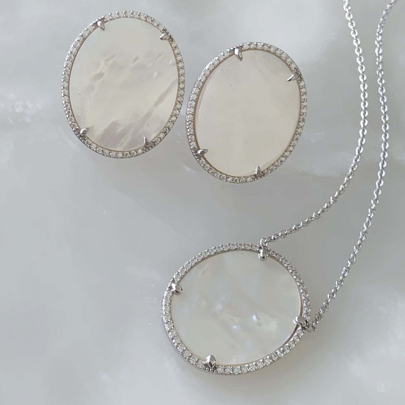 Juego Cadena con Dije y Aretes en Madre Perla y Plata 24-CD-AR-L17-L19