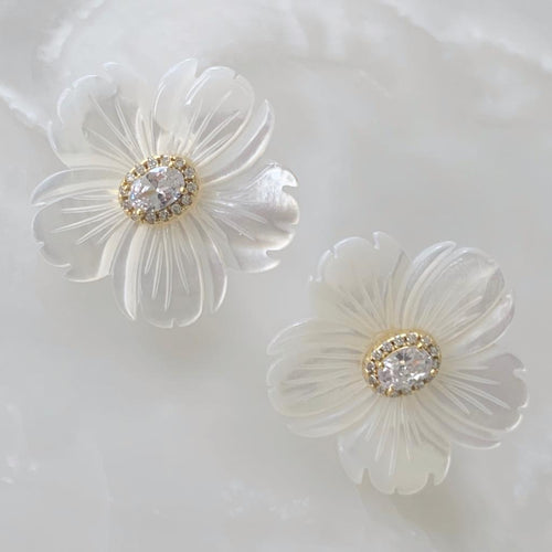 Aretes de Flor en Madre Perla y Plata Dorada  01-AR-L21A50