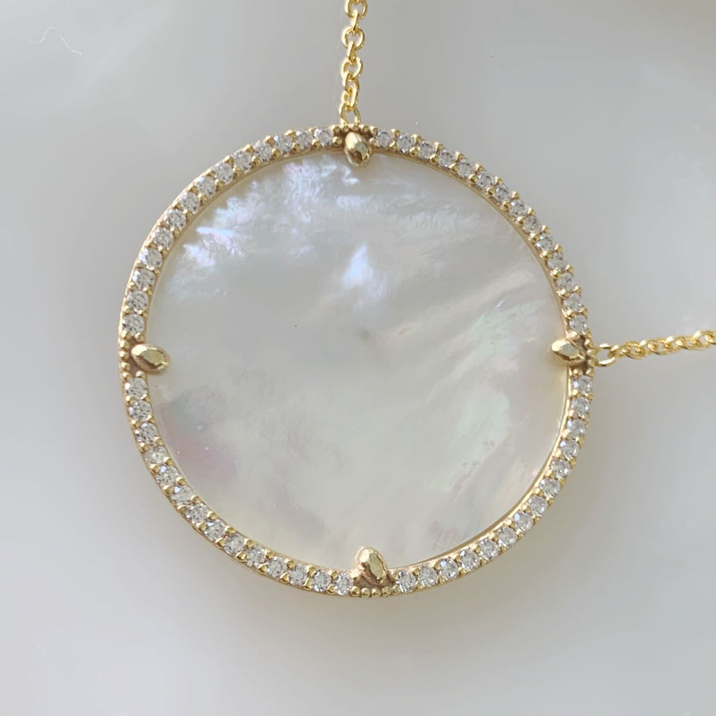 Juego de Cadena Dije y Aretes en Madre Perla con Plata Dorada 27-CD-AR-L19-L35